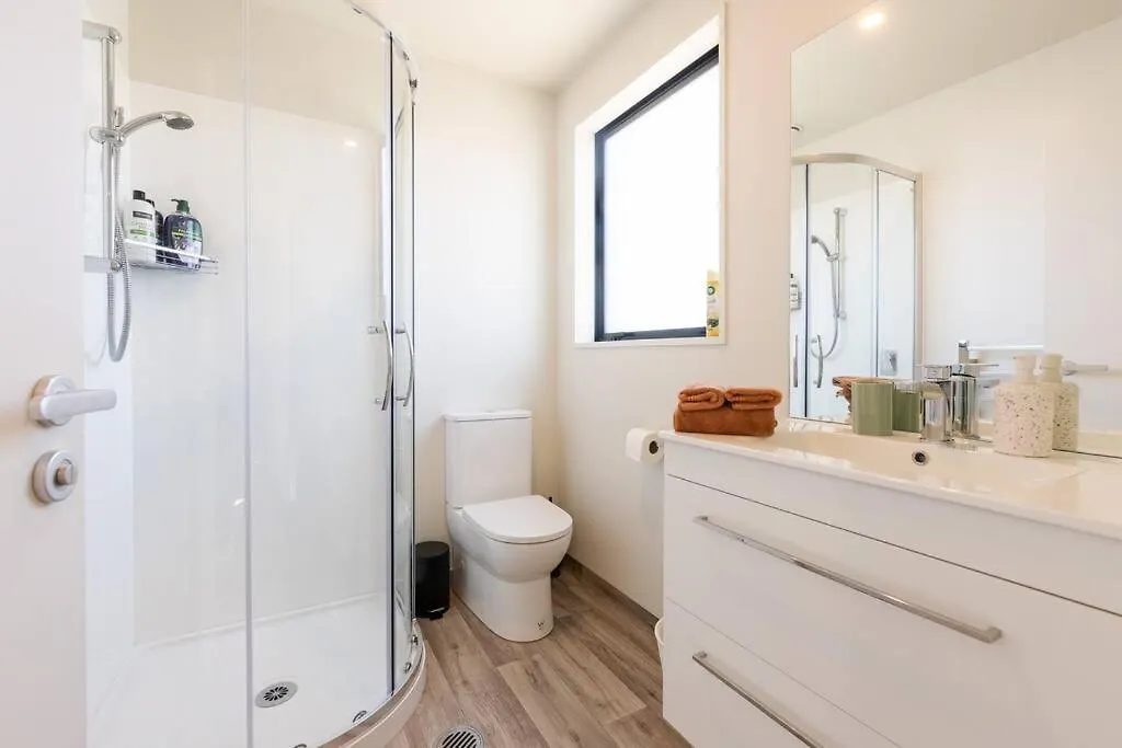 Brand New, Private & Central Townhouse Christchurch 0*,